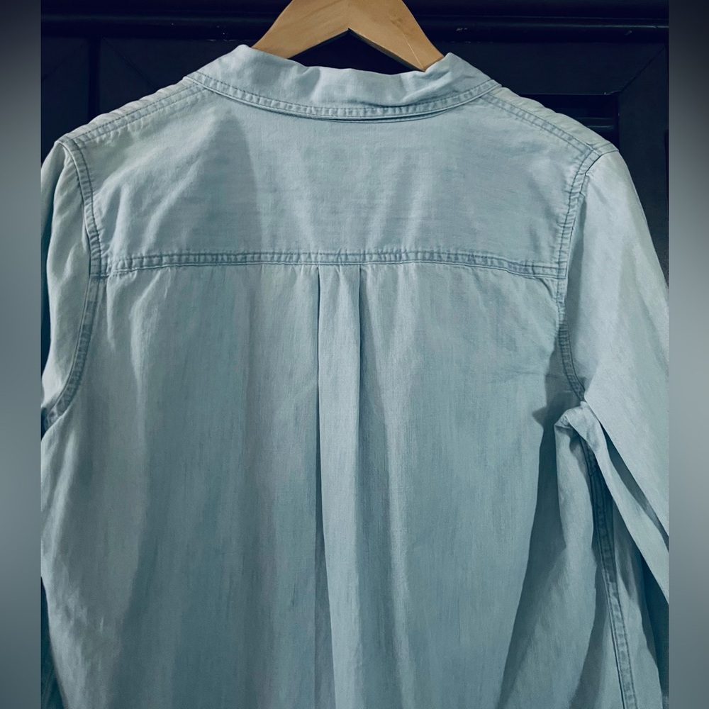 L GAP Denim Chambray Popover Shirt Bleached Light rinse - Picture 3 of 4